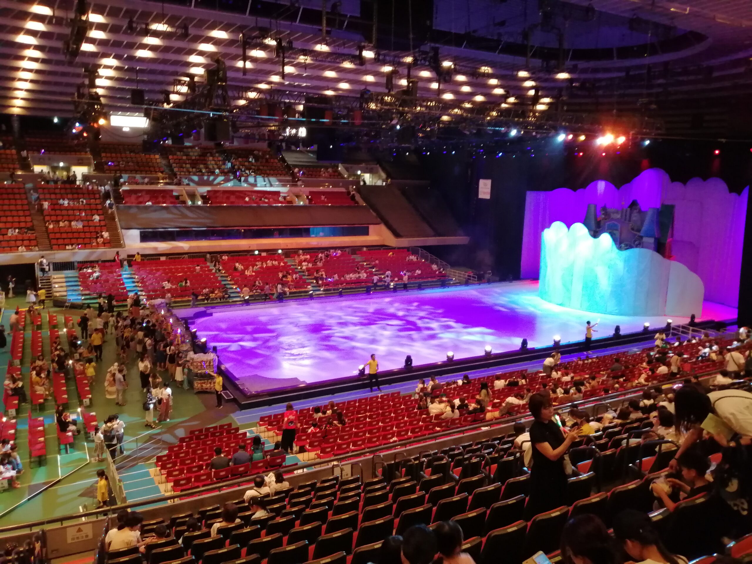 ディズニーオンアイス大阪公演 会場の雰囲気や各座席からの見え方 おすすめの席を紹介 ぱぱのせなか
